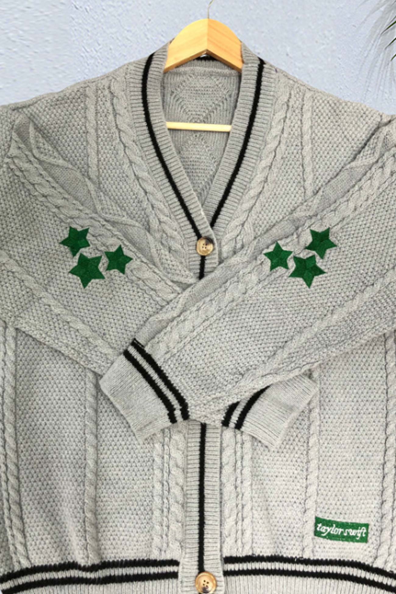 Otilia | Cardigan with five-pointed star embroidery