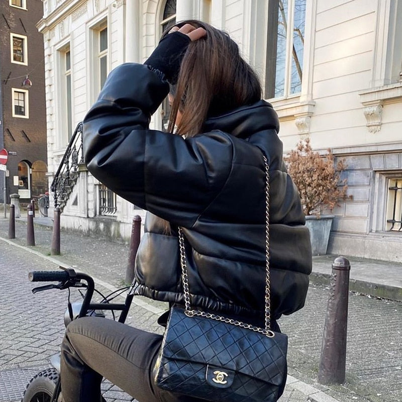 Carmen | Short black bomber style down jacket