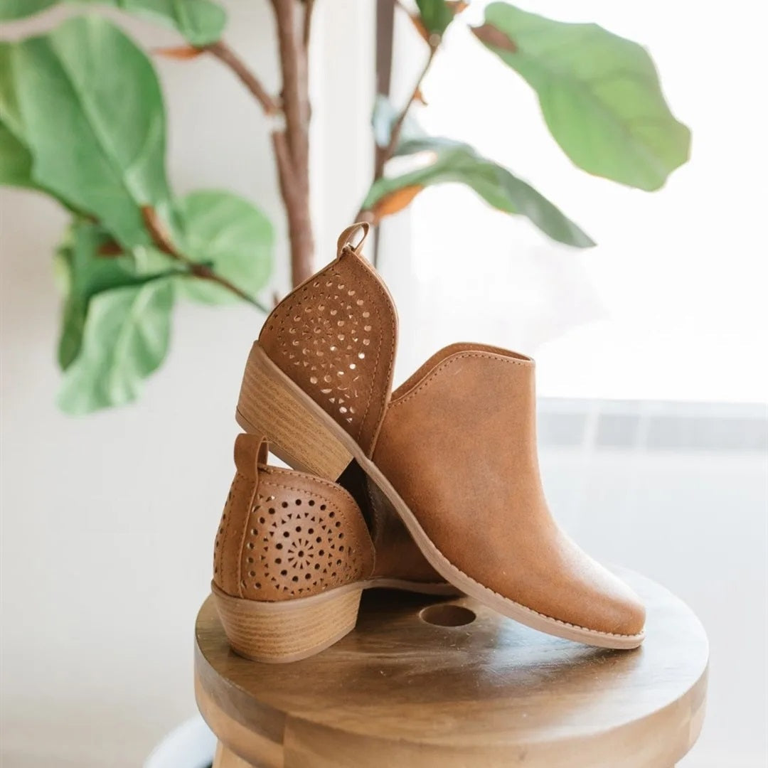 Yvonne | Supportive and fashionable orthopedic boots.