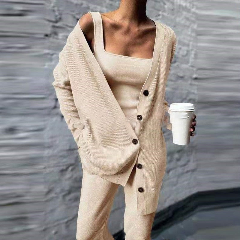Otilia | Three-piece comfortable and warm jogging set for women