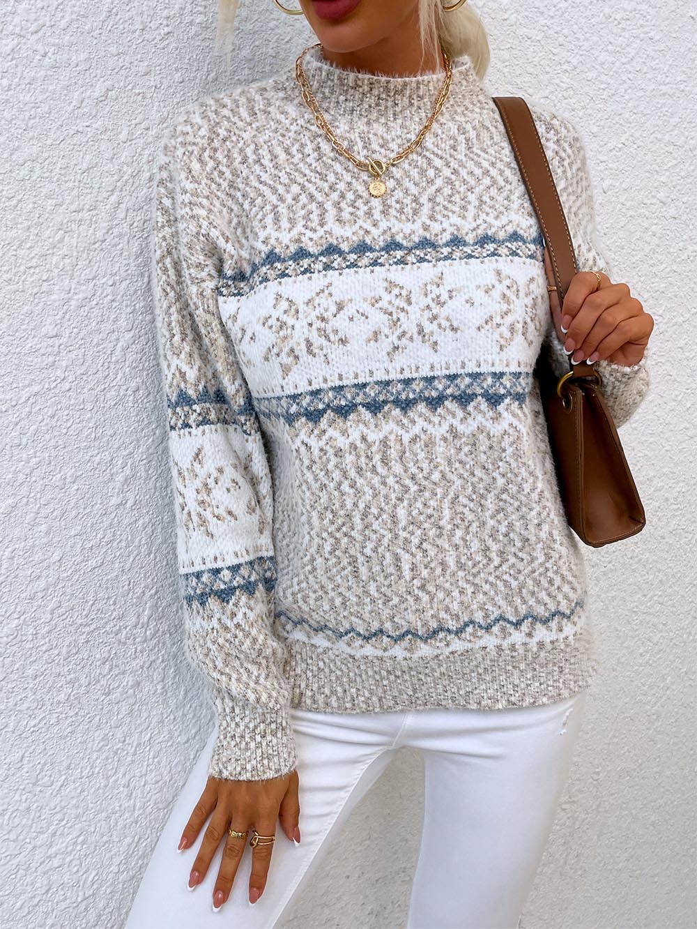 Evelyn | Mid-length sweater with a Christmas snowflake knit