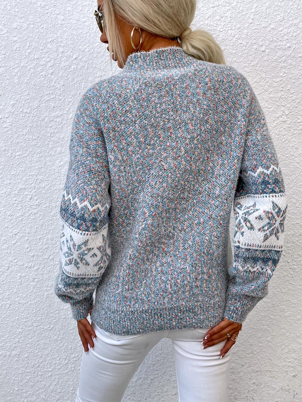 Evelyn | Mid-length sweater with a Christmas snowflake knit