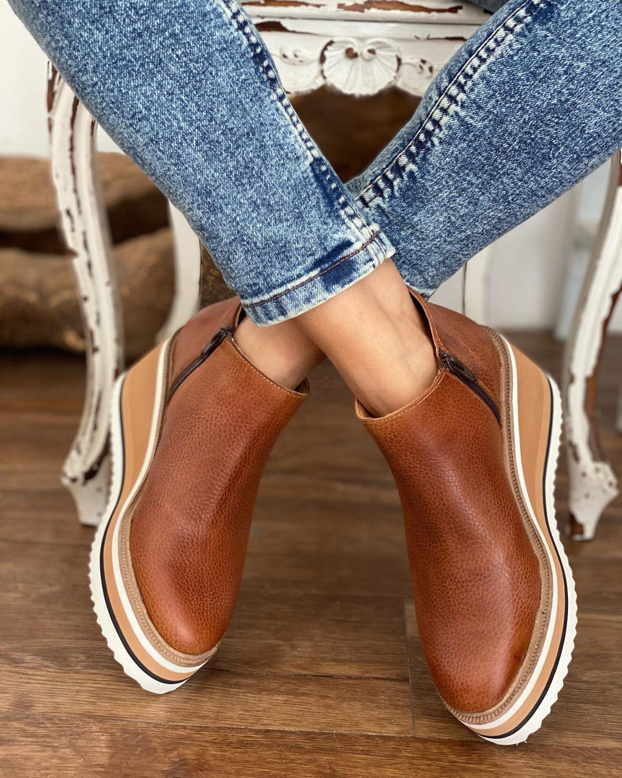 Judith | Versatile and supportive orthopedic boots.