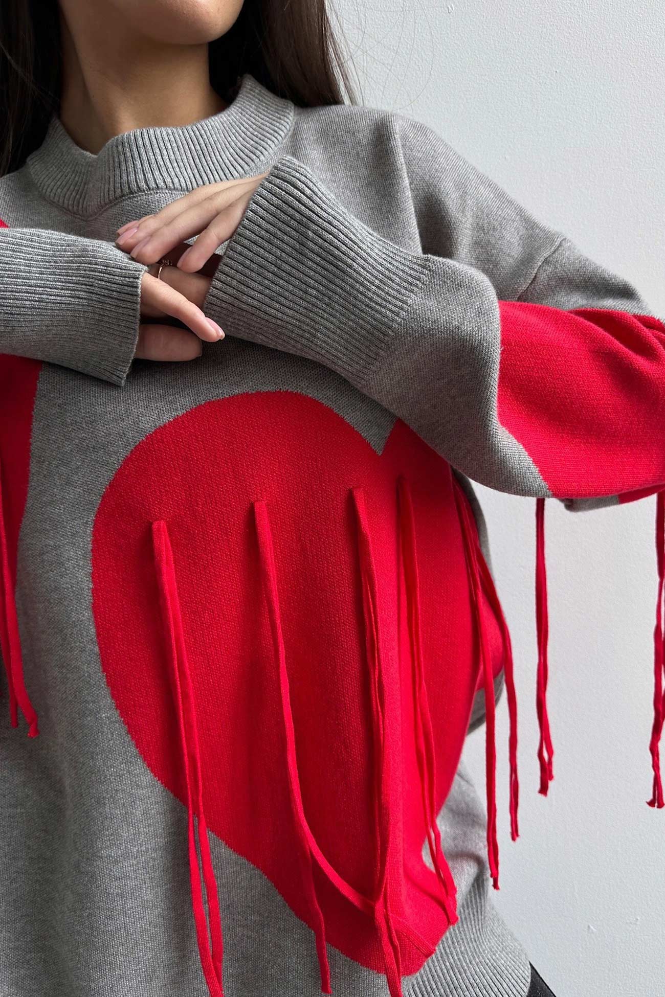 Marlies | Fringe sweater with heart graphic