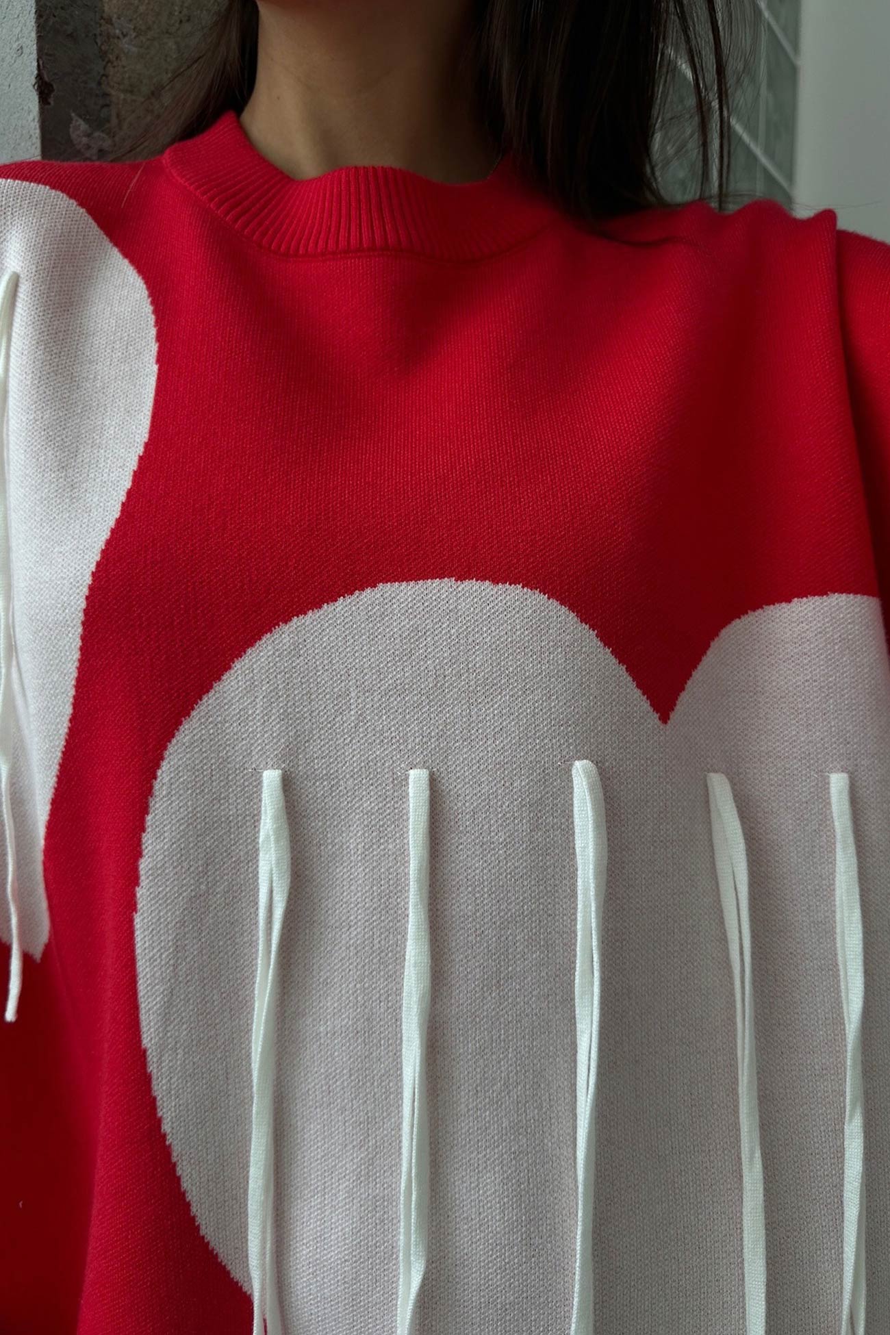 Marlies | Fringe sweater with heart graphic