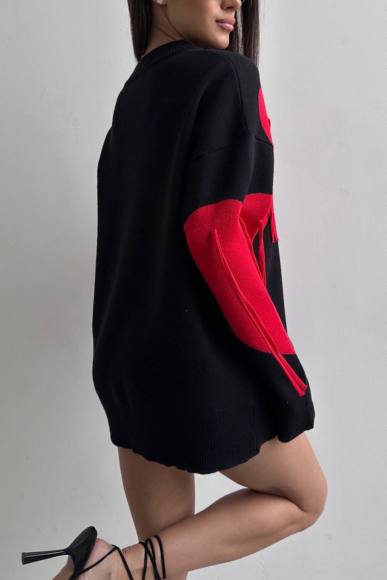 Marlies | Fringe sweater with heart graphic