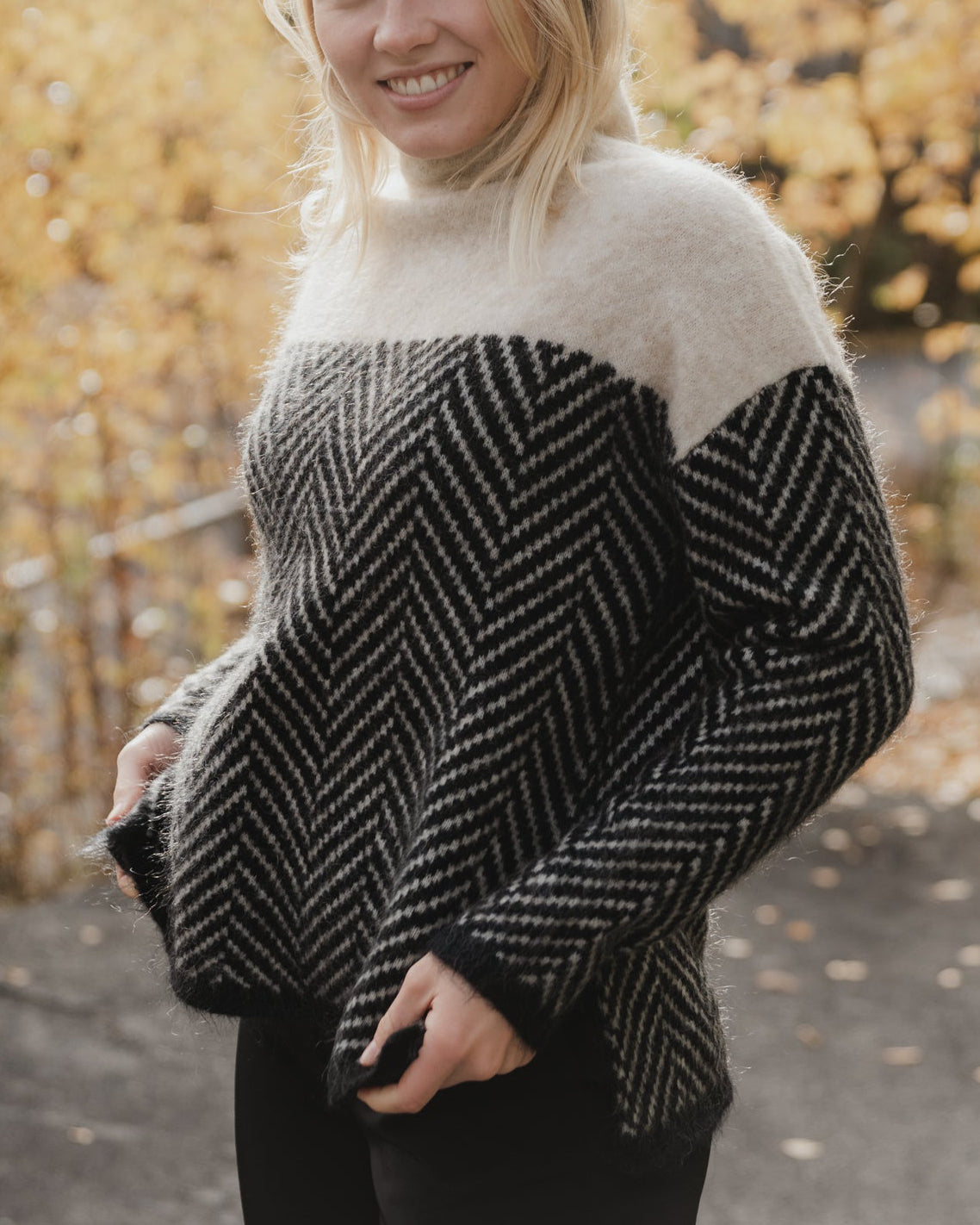 Wendy | Contrasting mesh blouse with stand-up collar