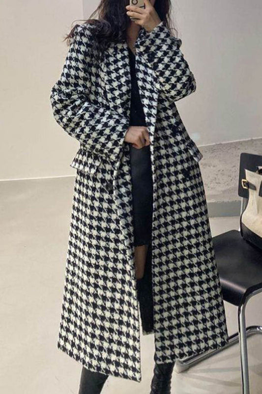 Giulia | Long coat with a houndstooth pattern and a slit at the back