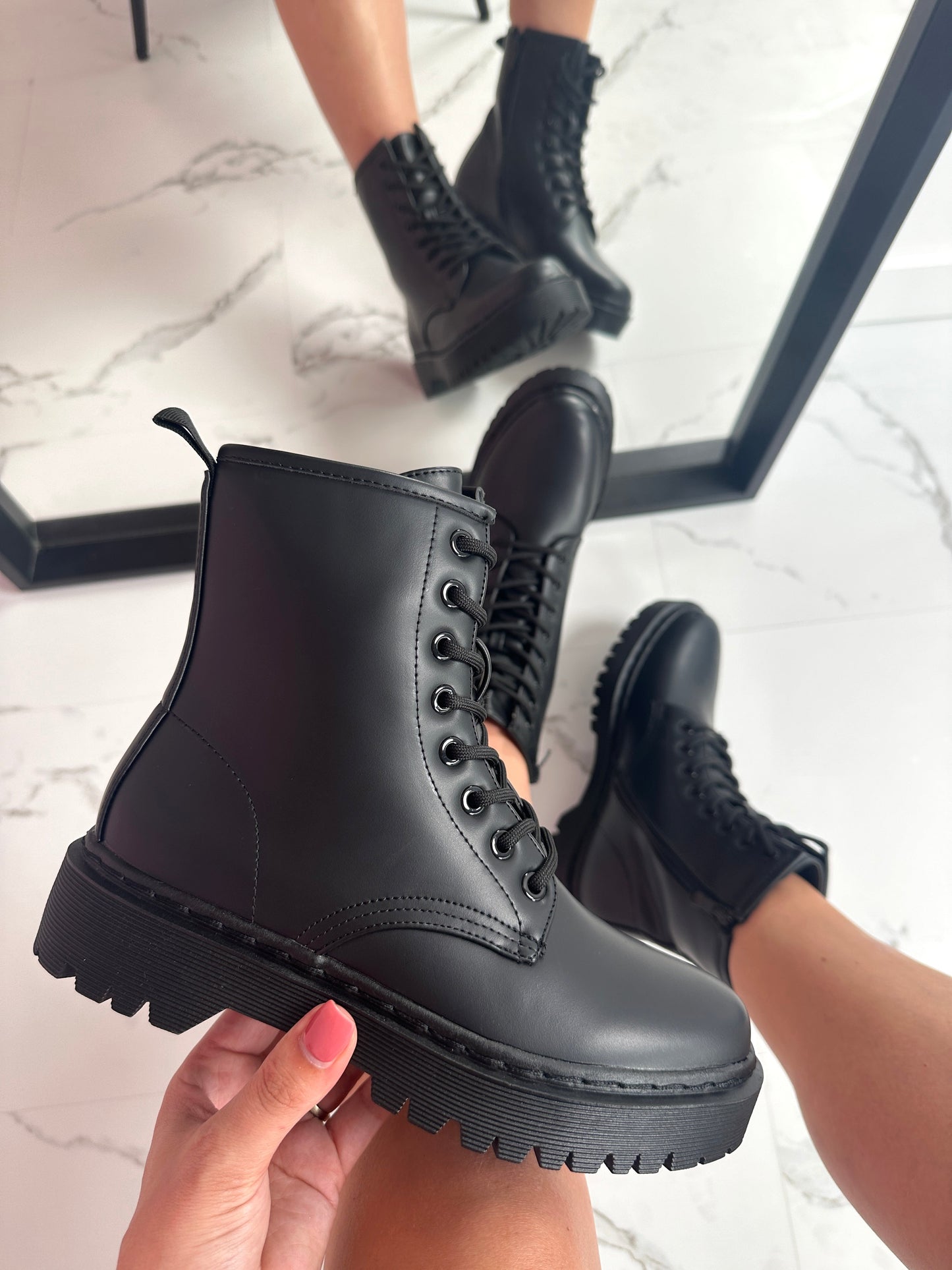Teresa | black boots