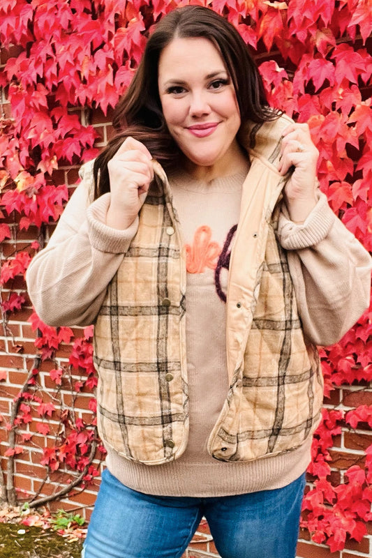 Yolaina | Taupe-colored, checked, padded quilted vest with snap fasteners