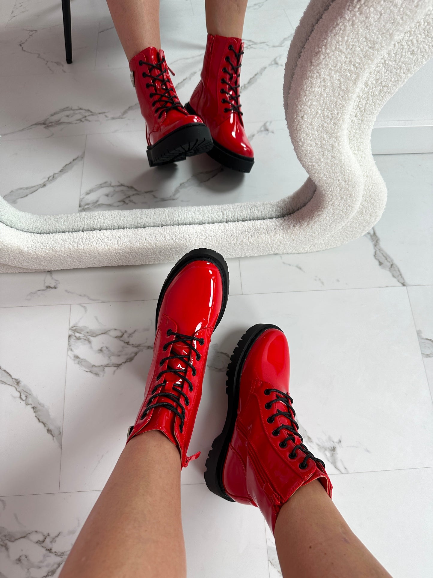Stella | Shiny red boots