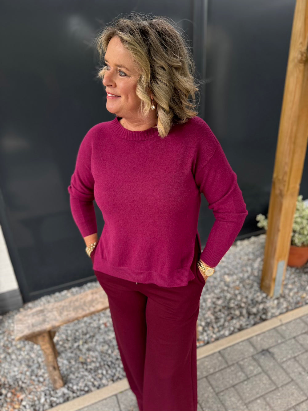 Iliana | Burgundy sweater with slits
