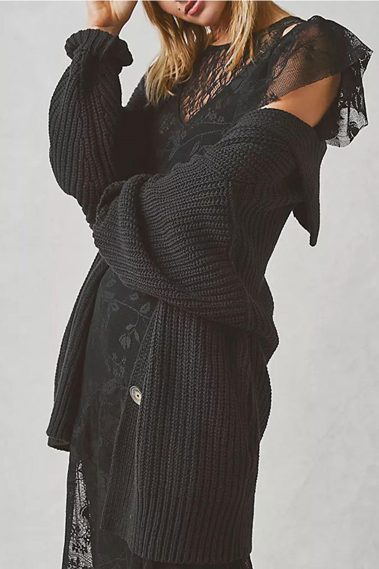 Annelies | Mid-length cardigan with lapels and a single buckle