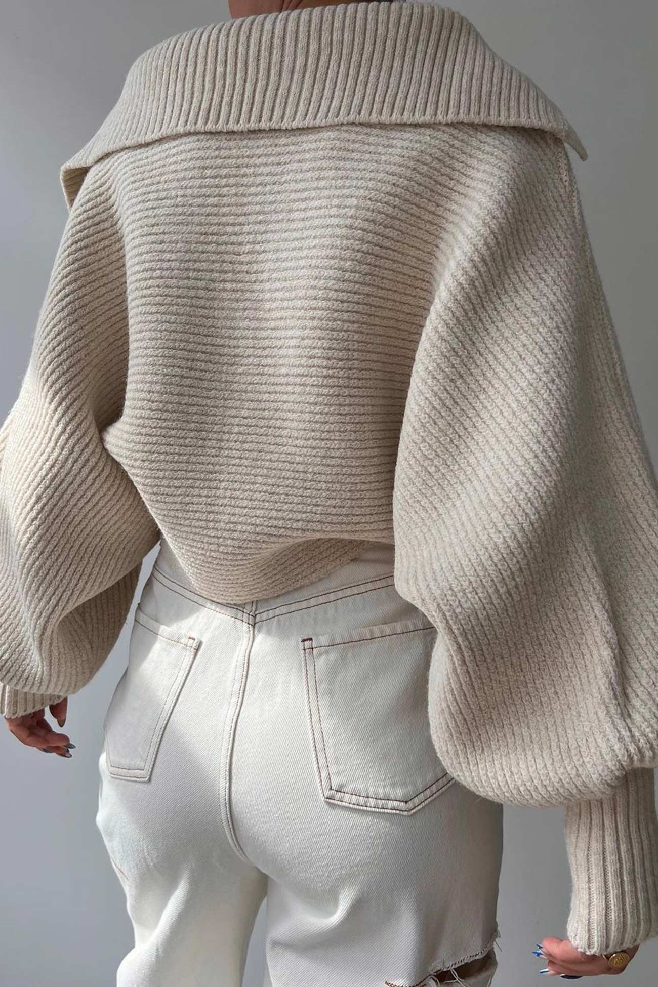Carolina | V-neck lapel sweater with puff sleeves