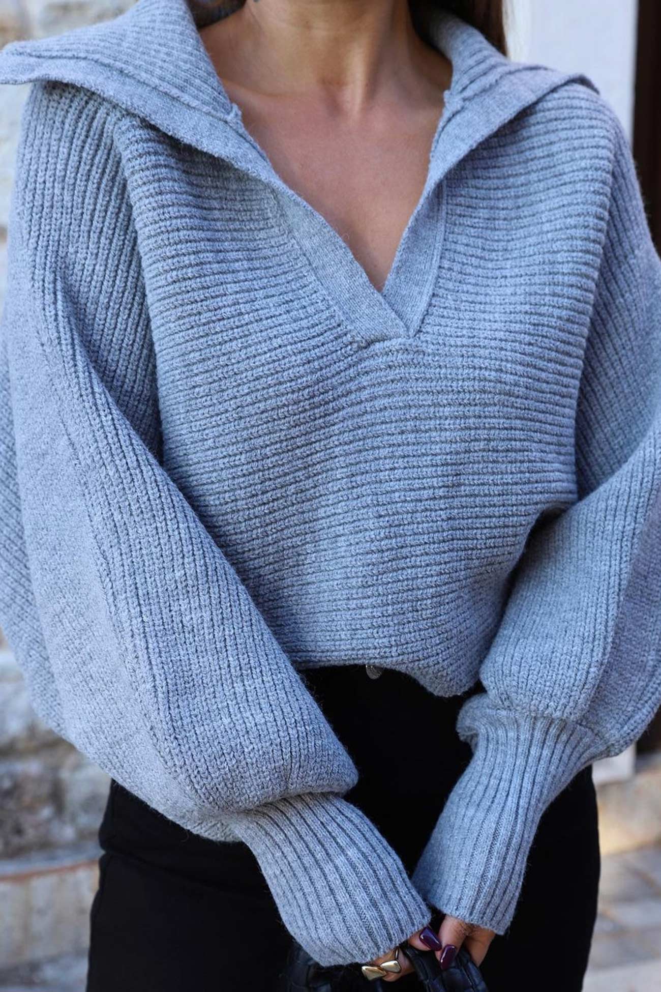 Carolina | V-neck lapel sweater with puff sleeves