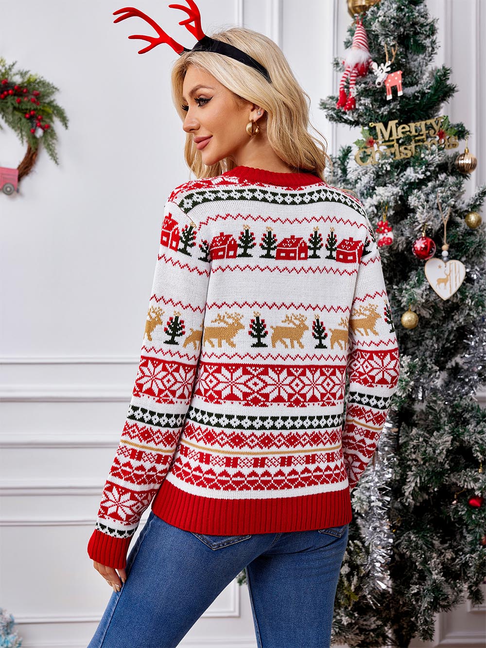 Dalia | Ugly Christmas sweater embroidered with loose reindeer