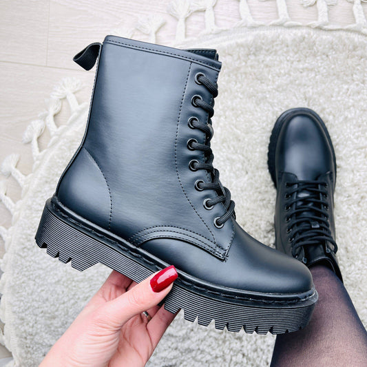 Teresa | black boots