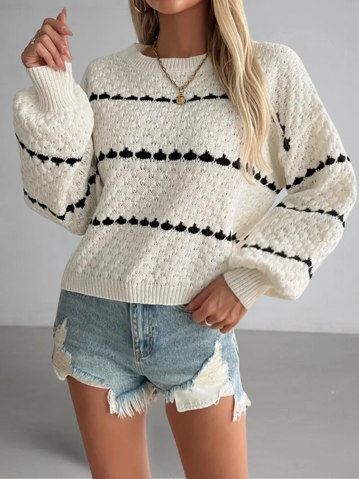 Greta | Elegant knitted sweater with a crew neck