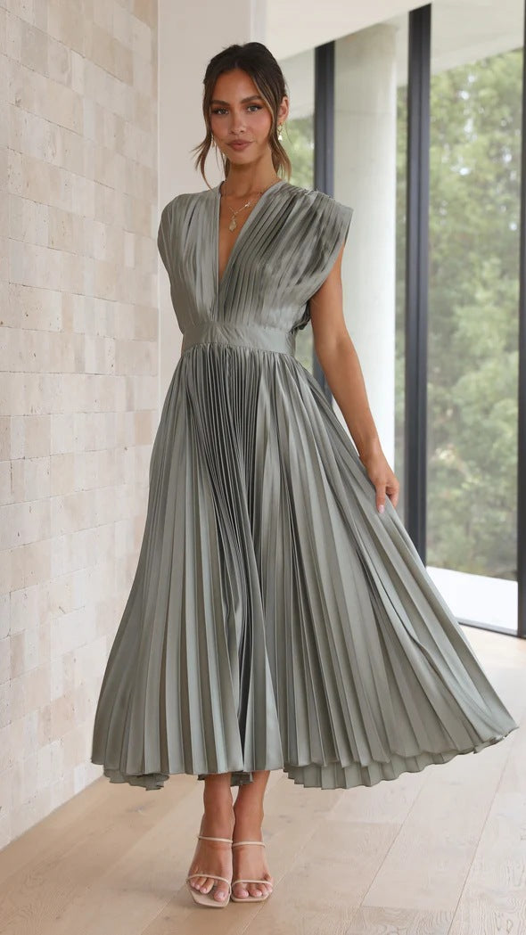 Olivia® | Long Dress With Deep V-Neckline And Bow On The Back