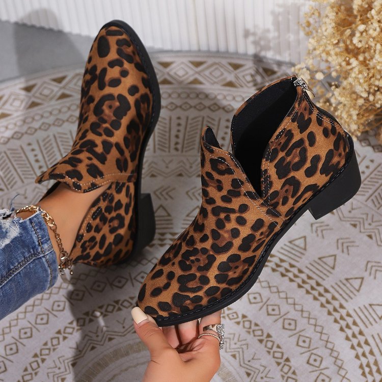 Julia | Comfortable and tailored orthopedic shoes.