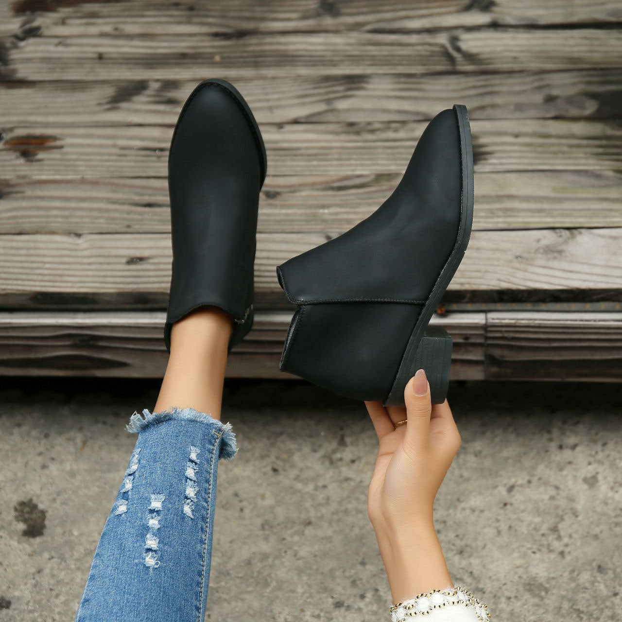 Marina | Fashionable supportive orthopedic footwear.