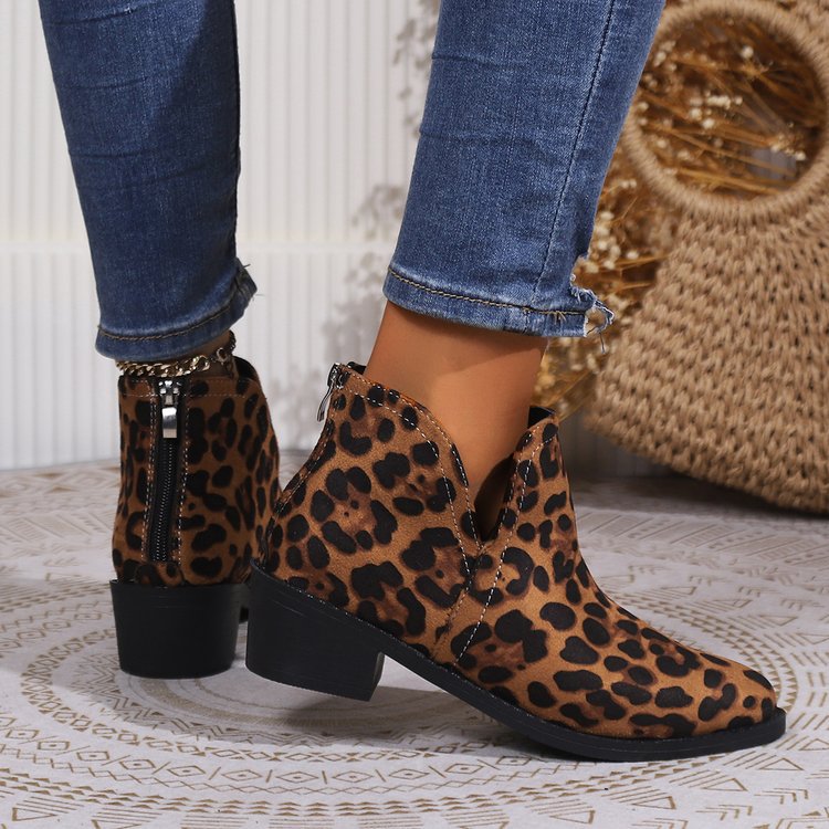 Julia | Comfortable and tailored orthopedic shoes.