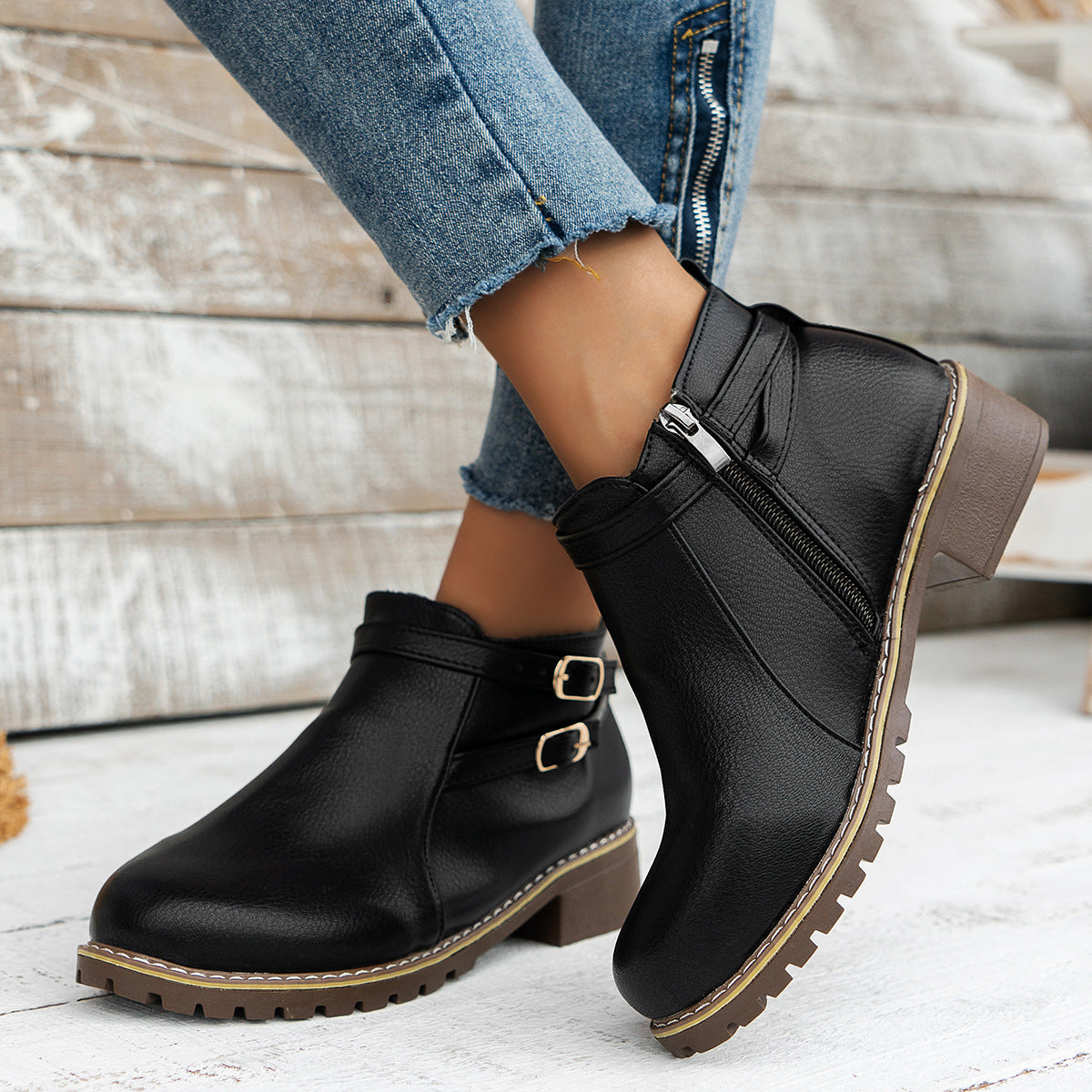 Leila | Fashionable orthopedic support boots.