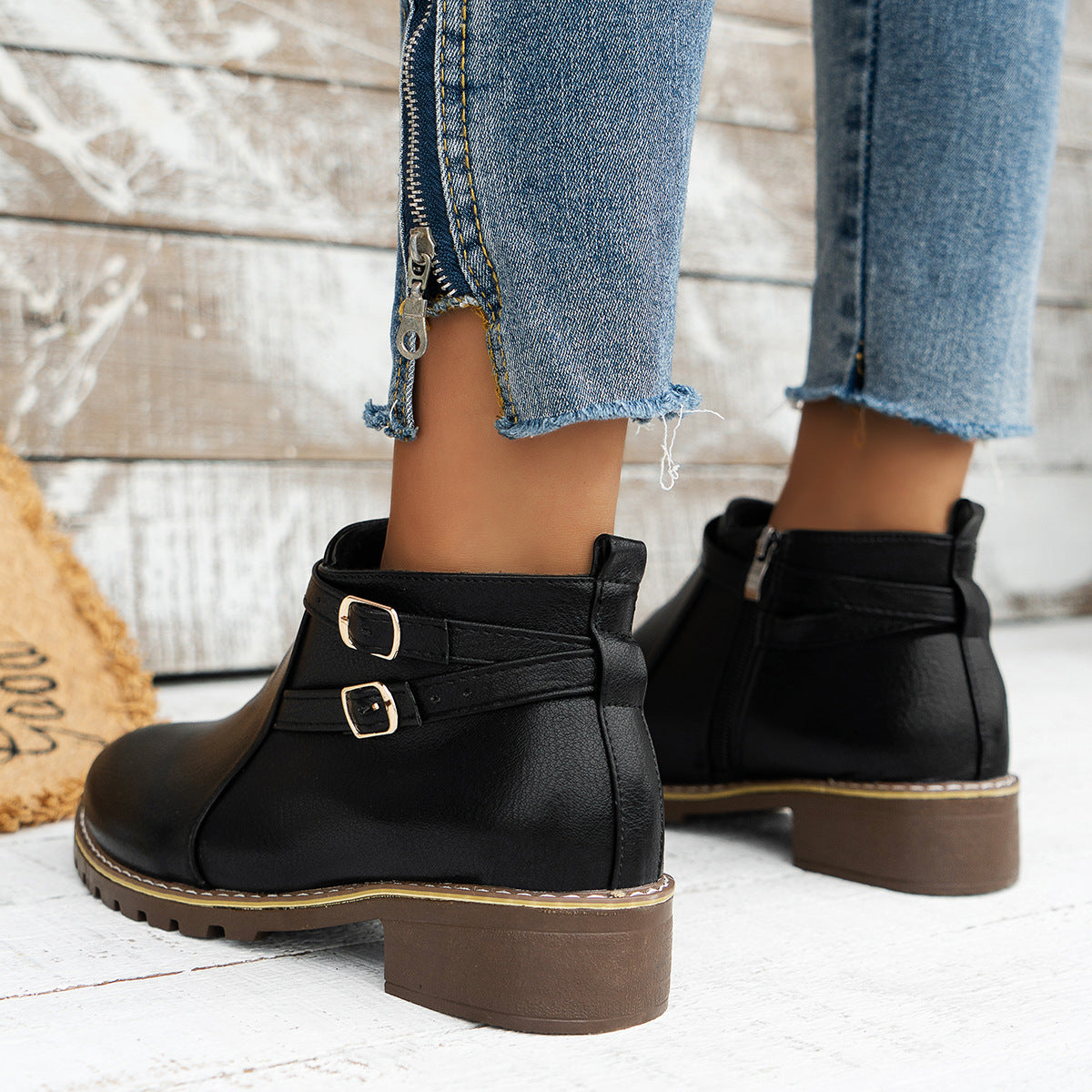 Leila | Fashionable orthopedic support boots.