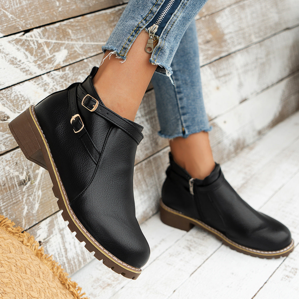 Leila | Fashionable orthopedic support boots.