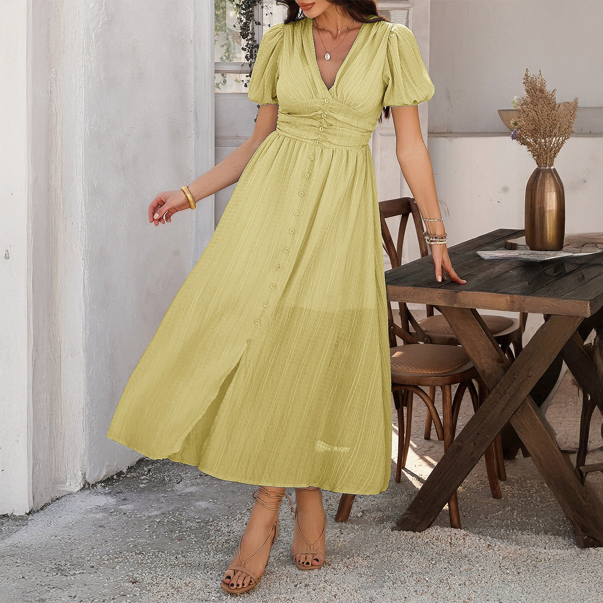 Jade® | Elegant Maxi Dress With Puff Sleeves And A V-Neckline