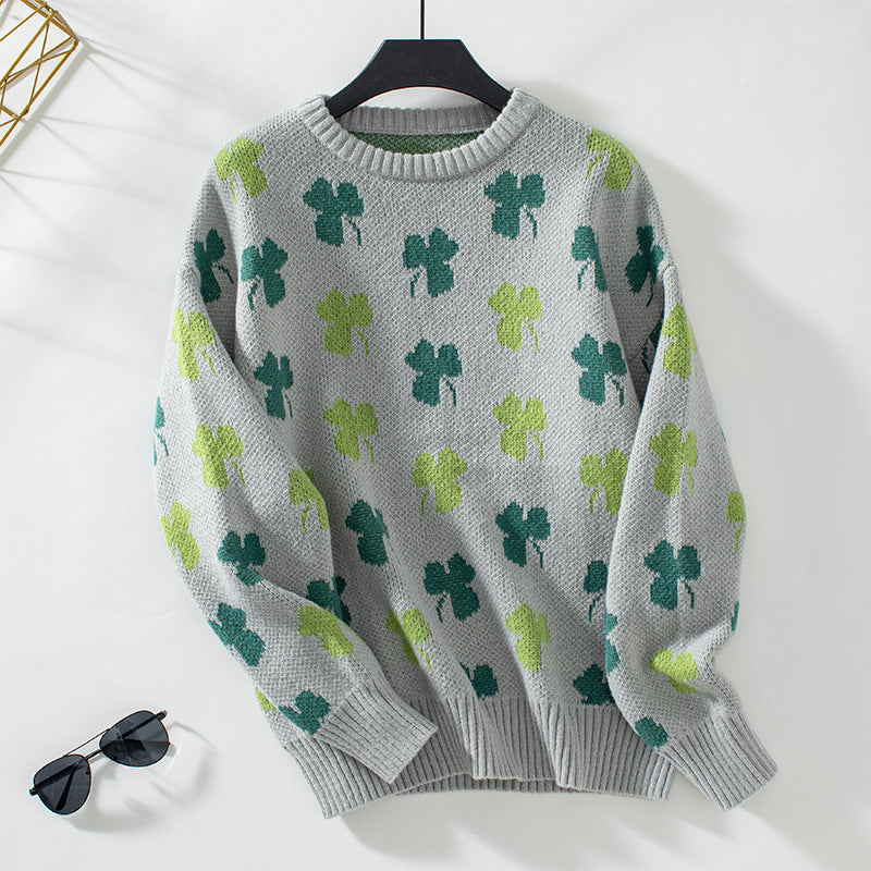 Elisa | Knitted sweater with a lucky clover pattern