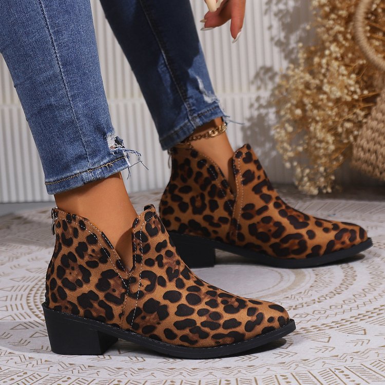 Julia | Comfortable and tailored orthopedic shoes.