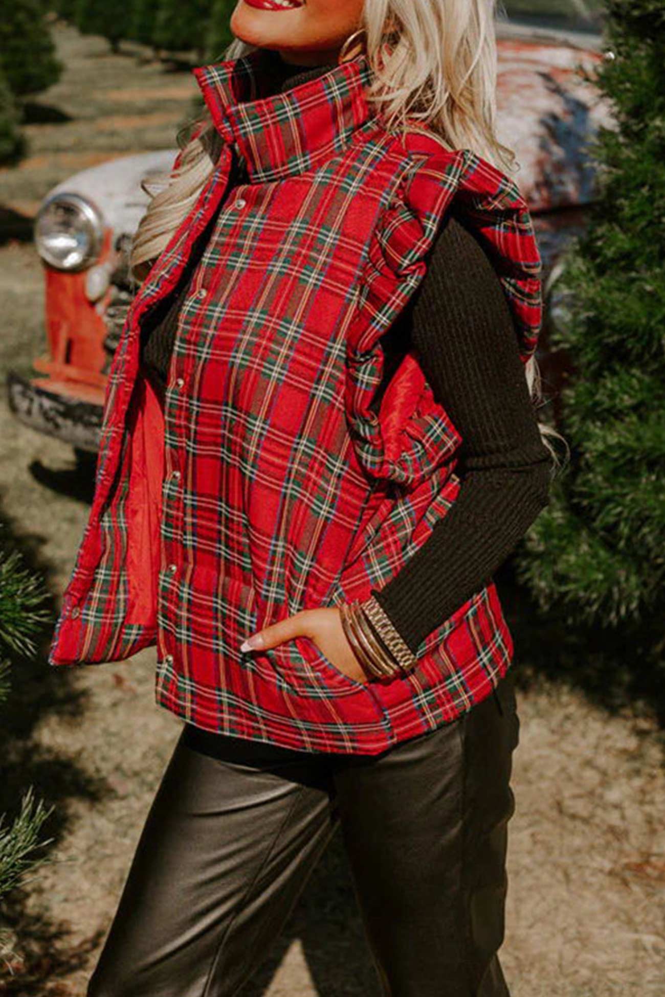 Sybille | Checked vest with stand-up collar and ruffles