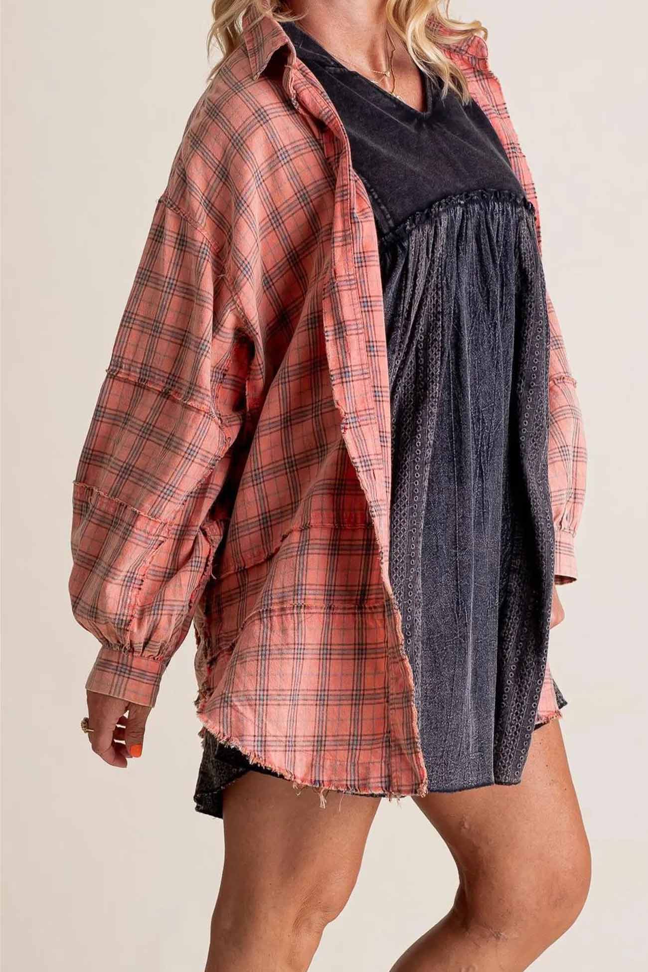 Vanja | Checked blouse with button placket, fringes and slit hem