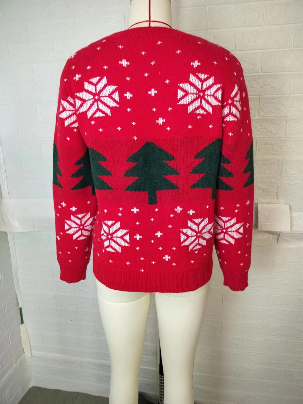 Dorotea | Red Christmas tree jacquard sweater