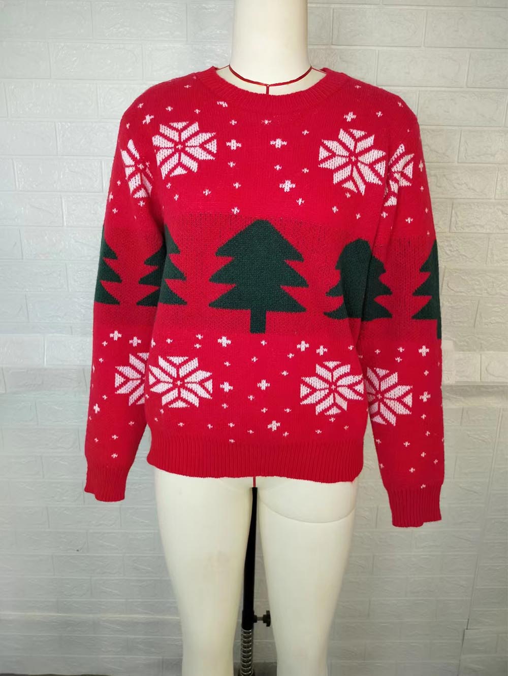 Dorotea | Red Christmas tree jacquard sweater