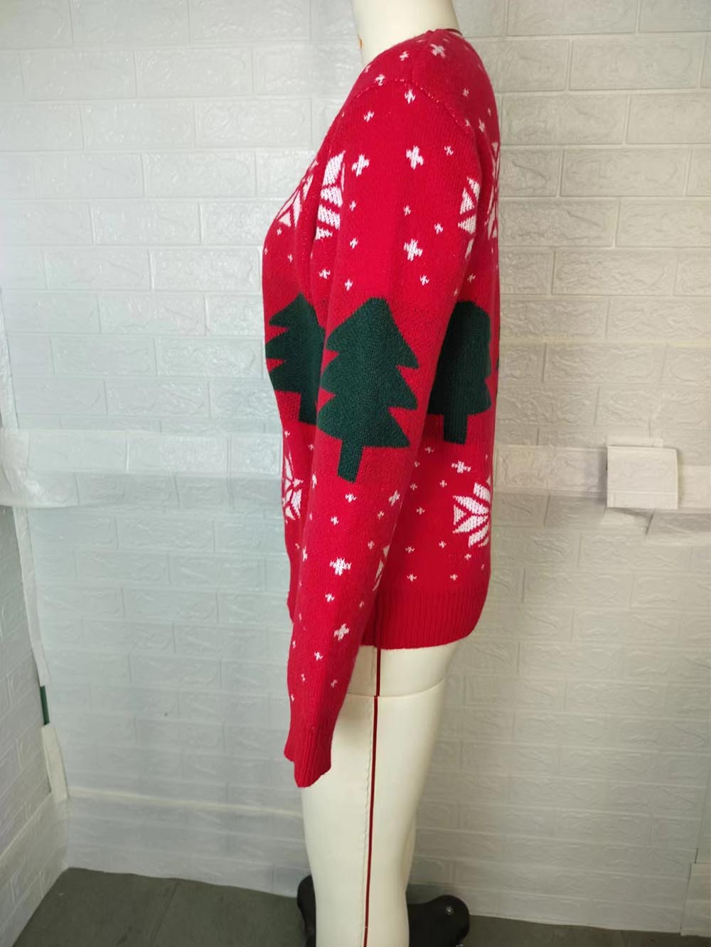 Dorotea | Red Christmas tree jacquard sweater