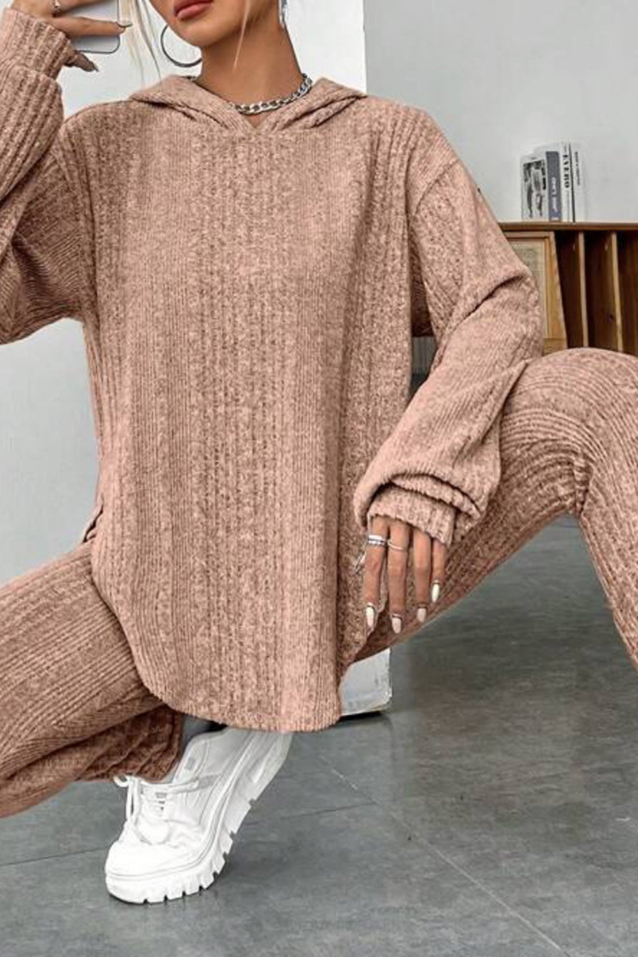 Olga | Hoodie leggings set with a ribbed vent and curved hem