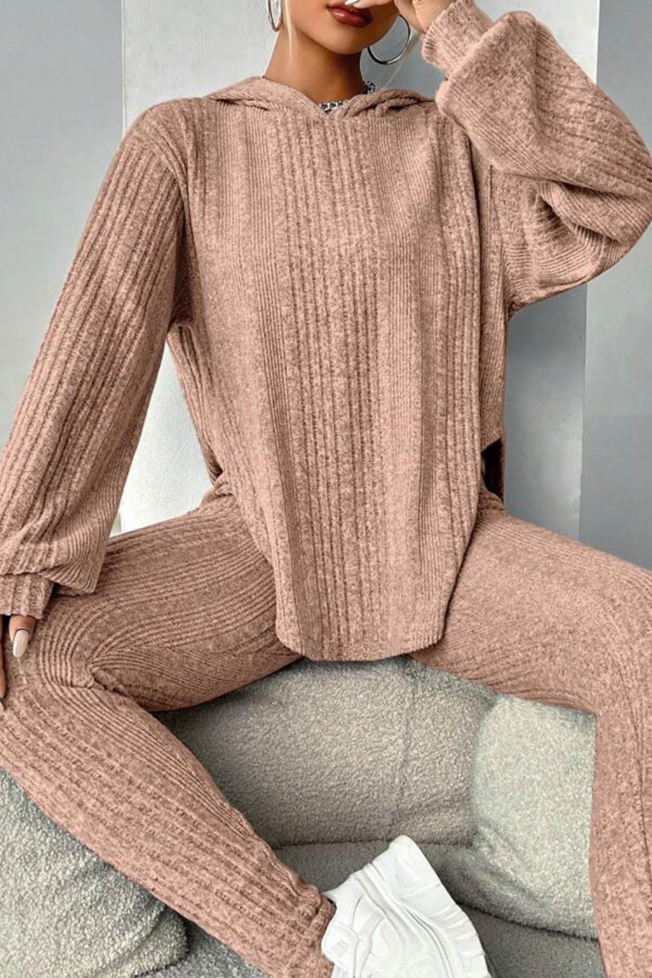 Olga | Hoodie leggings set with a ribbed vent and curved hem