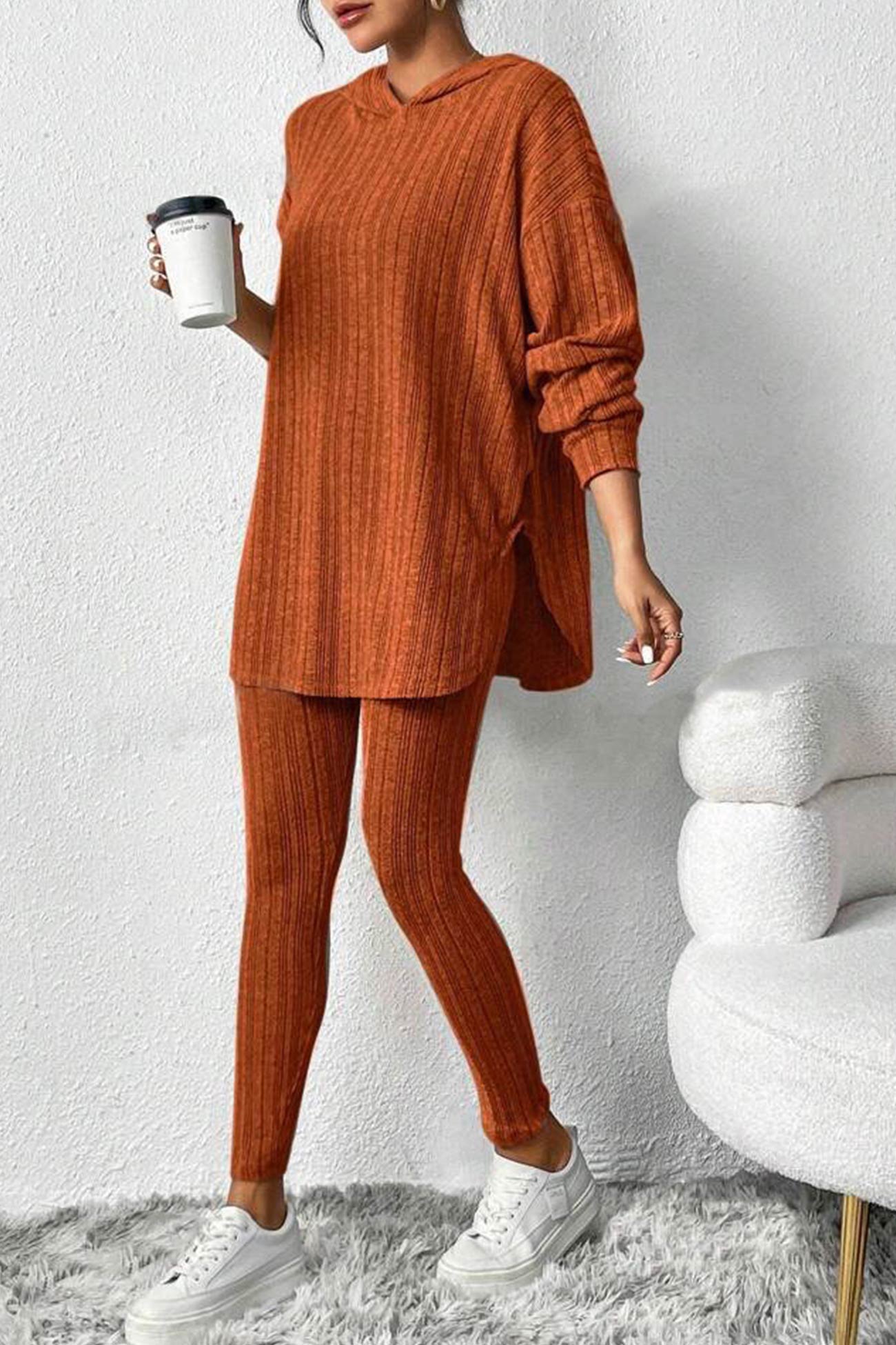 Delia | Mid-length hooded leggings set with ribbed slits