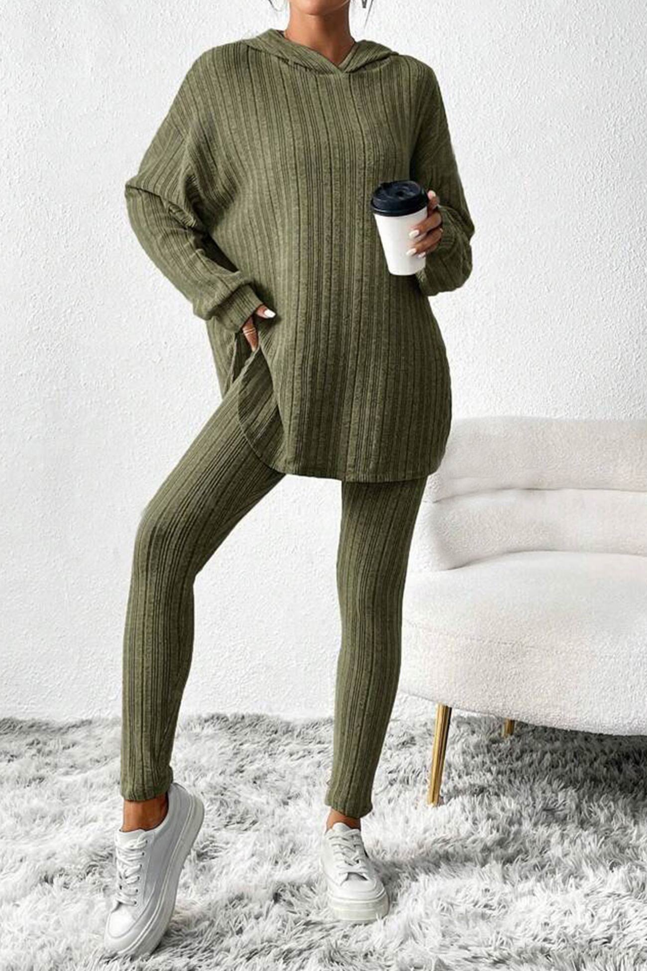 Delia | Mid-length hooded leggings set with ribbed slits