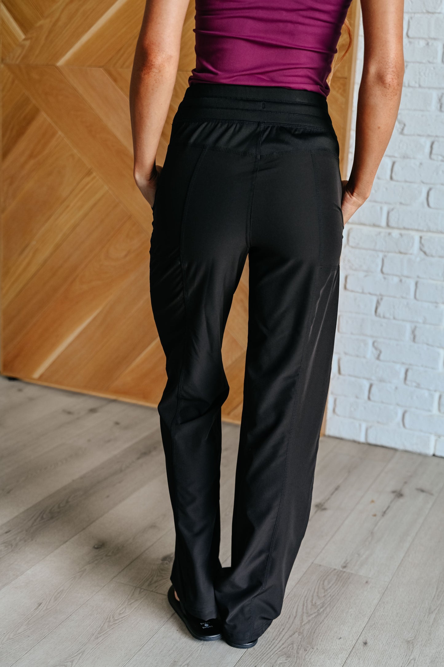 Mia | Runner's high drawstring jogging pants in black