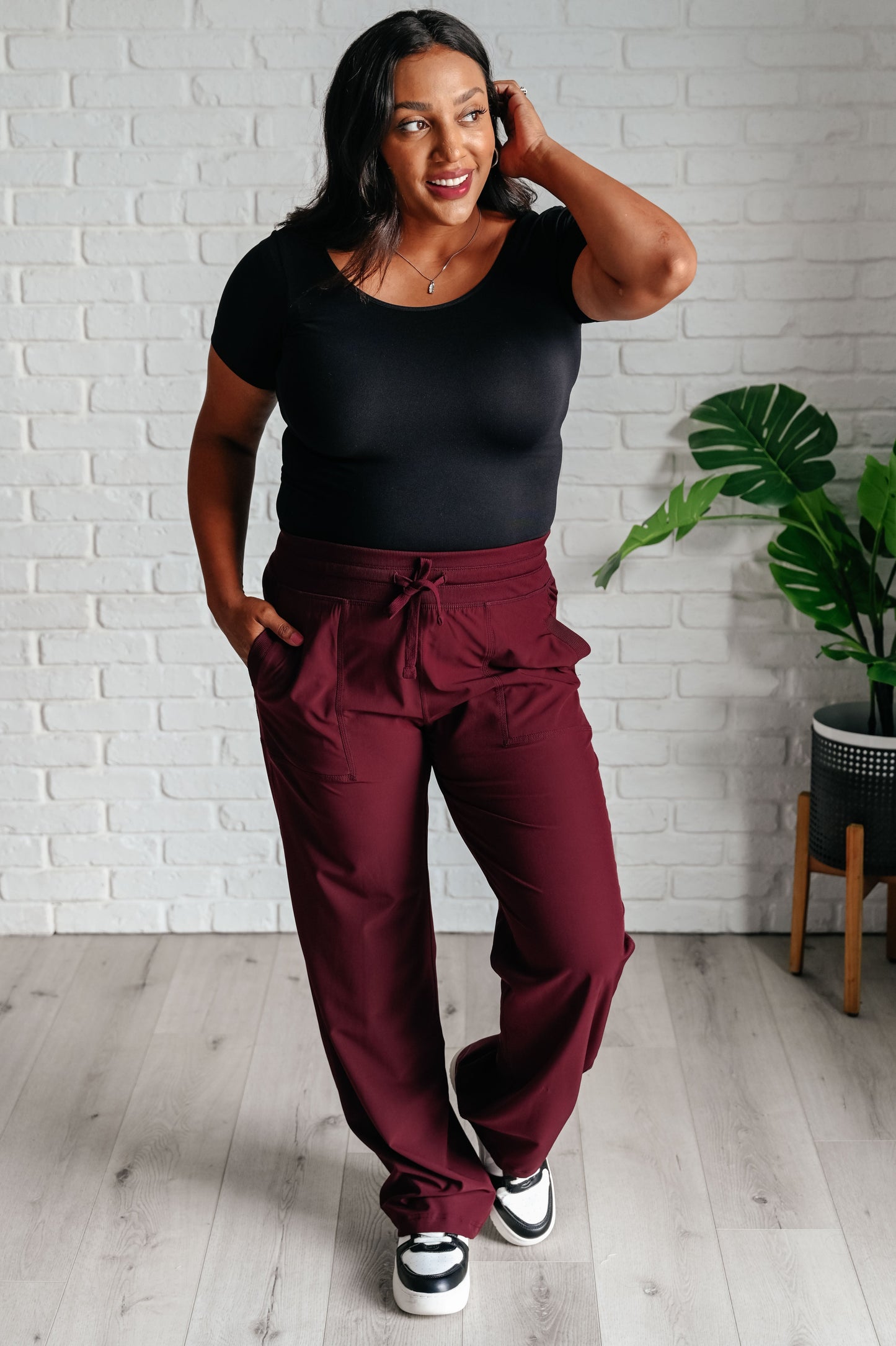 Nerea | Runner's high drawstring jogging pants in Red Merlot