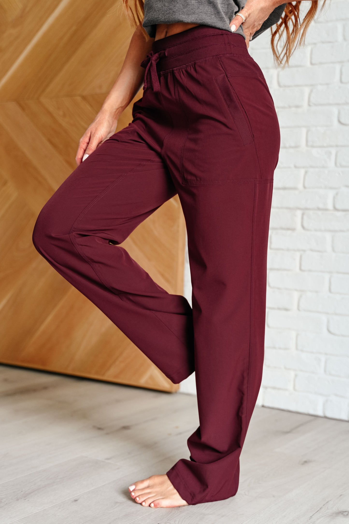 Nerea | Runner's high drawstring jogging pants in Red Merlot