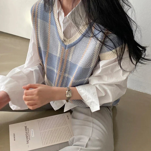 Louise | Women's knitted sweater with short sleeves and V-neck