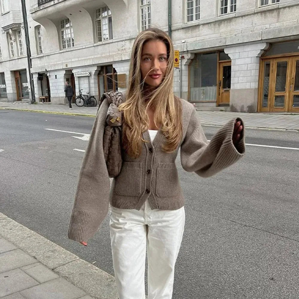 Barbara | Women's cardigan with long sleeves and button placket