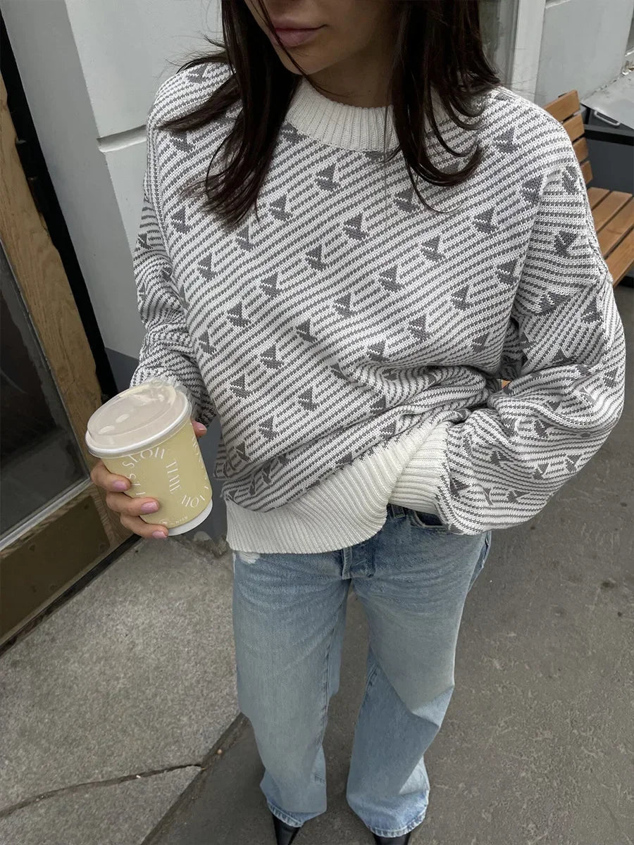 Selena | Women's knitted sweater with an elegant print