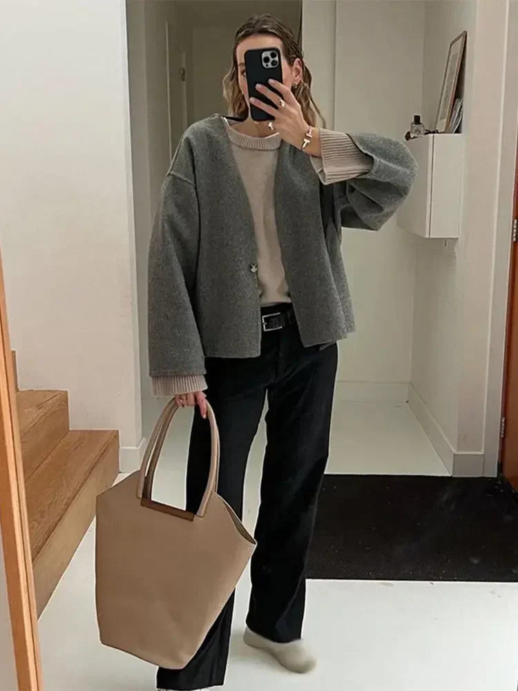 Greta | Fashionable gray short jacket with V-neck and one-button design