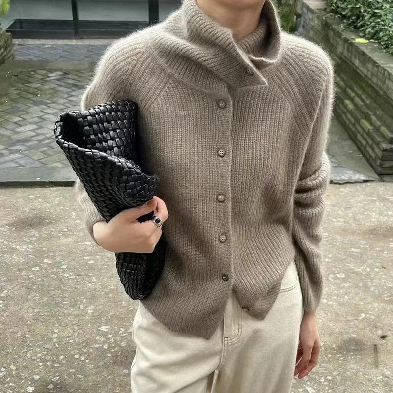 Yasmina | Elegant turtleneck vest for women