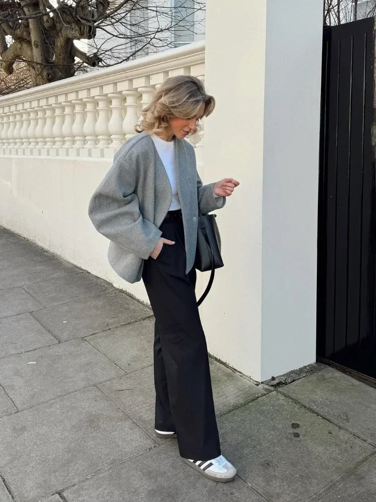 Greta | Fashionable gray short jacket with V-neck and one-button design